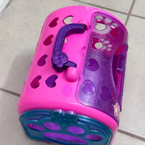 Disney Doc McStuffins Pet Rescue On-the-Go Vet Carrier Toy - Picture 3 of 6